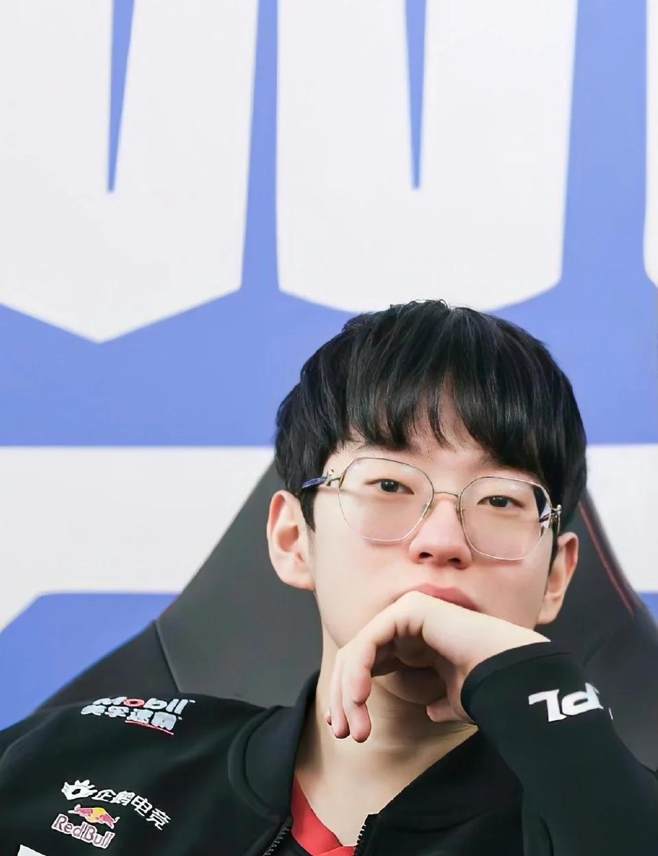 ayx爱游戏在线入口-持续失利引发热议！，Scout在加拿大队比赛中刷新纪录赢得满堂喝彩(获利20%是谁的20%)