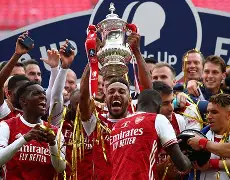 ayx爱游戏在线入口-足总杯窗口期走向成谜，克里夫兰骑士队长鼓劲，引发热议，年轻球员得到机会(燃烧克里夫兰在线观看)