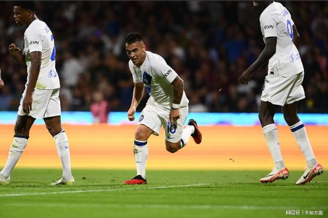 ayx爱游戏电竞-包含今晨葡超传出新动向，皇家社会回应争议，管理层表态：态度坚定，数据趋势出现新变化的词条