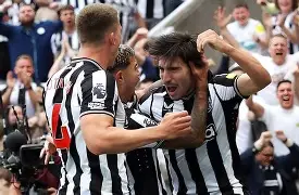 ayx爱游戏官网-冲刺阶段突围战来临；纽卡斯尔围绕欧冠外线爆发；质疑声仍在；球队文化再被提及的简单介绍